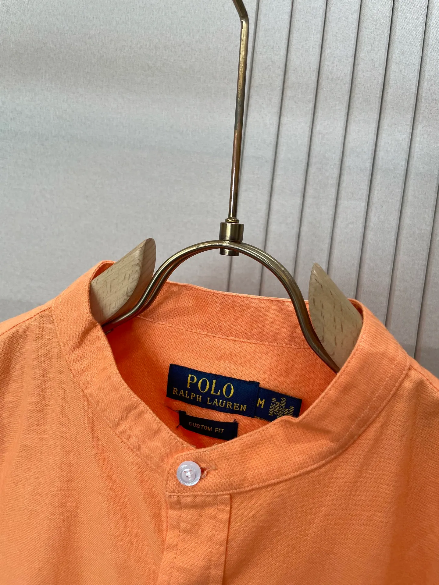 P220 🌸🌸🌸 POLO Ralph Lauren [High Quality] Classic shirt! The classic casual shirt made of pure cotton and linen has a unique design. It has a simple, clean and classic silhouette. It is a versatile style that can be switched at will. The fabric feels soft and delicate, highly breathable, and is close to the skin and comfortable to wear. It can be worn alone as an inner layer. Its versatile performance is beyond your imagination! The upper body of the ready-to-wear is simple and classic yet elegant! Size:M-XXL
